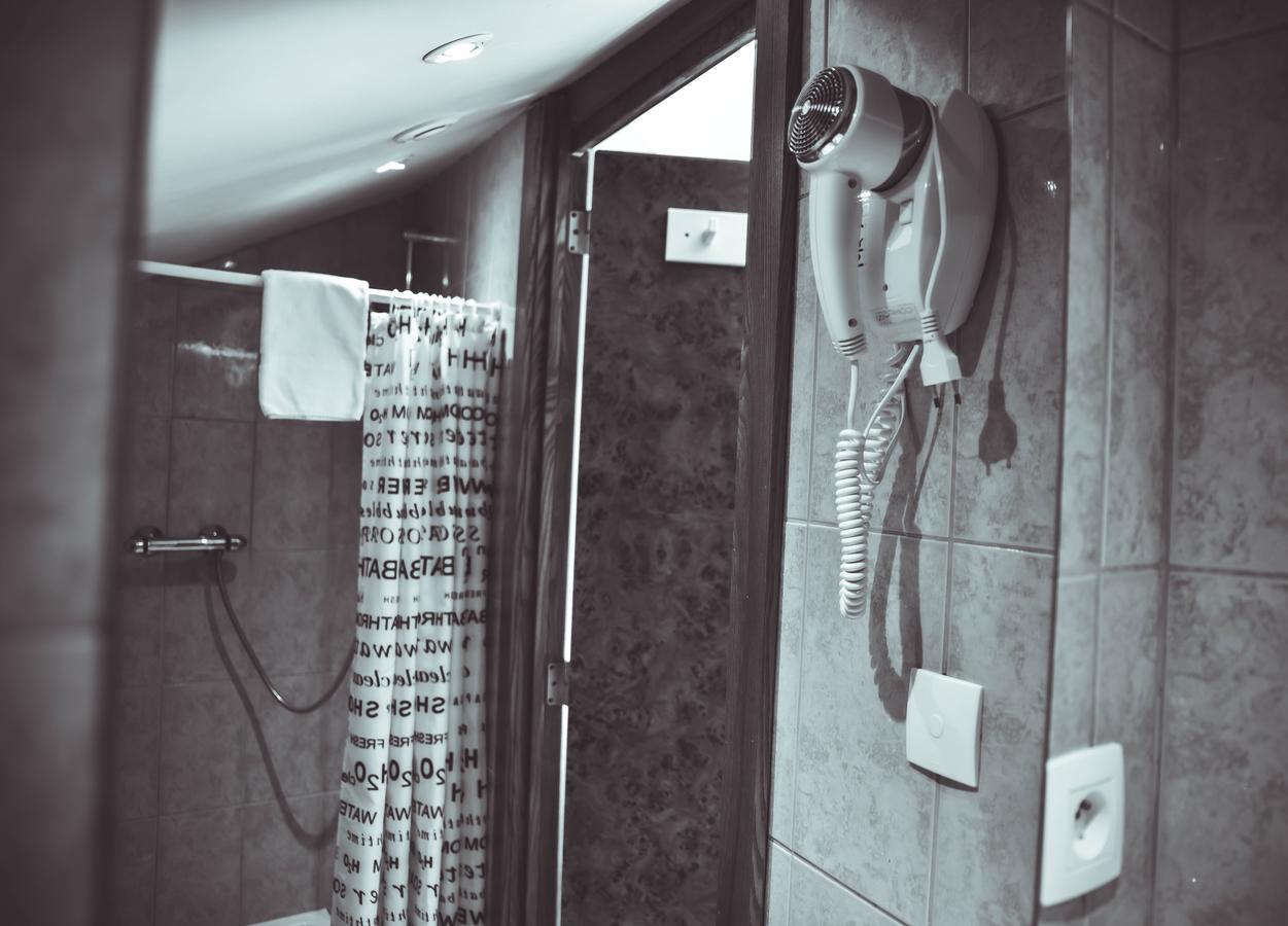 Rocroi Hotel L'Etoile De Marie מראה חיצוני תמונה